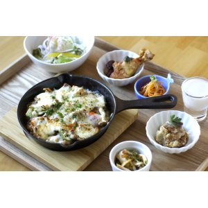NEW！《ランチ限定》ココロおどる「リゾーラプレート」 〜発酵のチカラで華やかに〜【糀イベリコポークのスパイシー玄米リゾドリア】