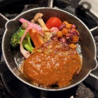 NEW！《ディナー限定》ワインが進む！店内挽き スパイスハンバーグ